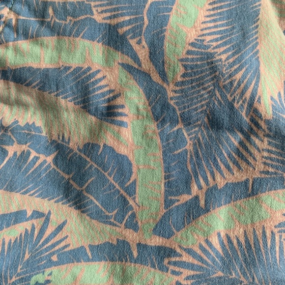 Vineyard Vines Blue and Pink Women's Palm Shorts size 12 - Picture 2 of 6